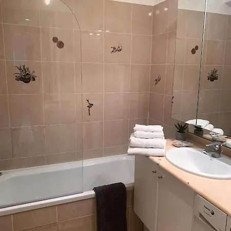 דירה T2 Proche De La Gare, A 10 Minutes A Pieds De La Croisette, Piscine & Parking Dans De Standing