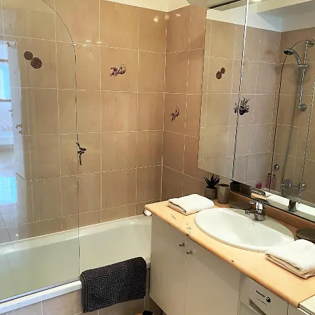 T2 Proche De La Gare, A 10 Minutes A Pieds De La Croisette, Piscine & Parking Dans De Standing