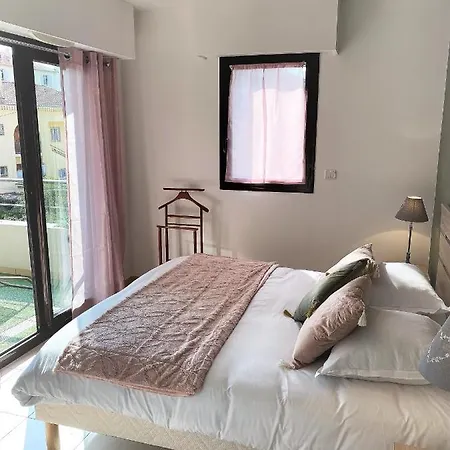 T2 Proche De La Gare, A 10 Minutes A Pieds De La Croisette, Piscine & Parking Dans De Standing